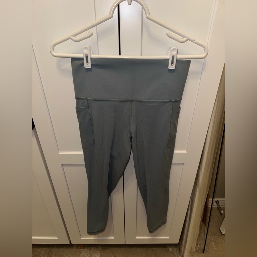 Athleta Salutation Stash high rise pocket 7/8 tight